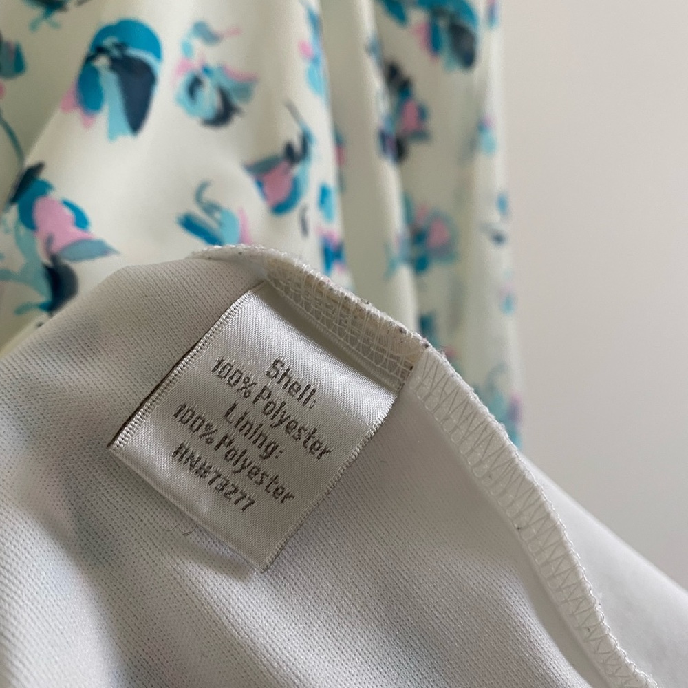 LC Lauren Conrad Flutter Sleeve Floral Top - Picture 10 of 10